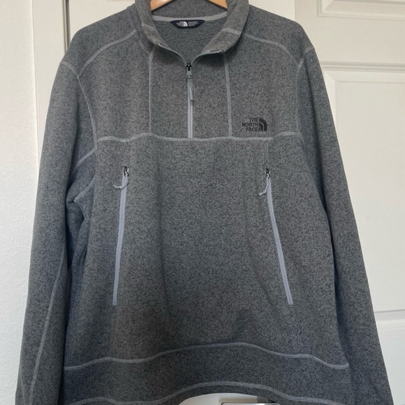 Men’s Northface fleece pullover with front pocket - Picture 2 of 4
